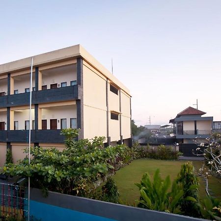 Pondok Taman 828 Hotel Denpasar  Exterior photo